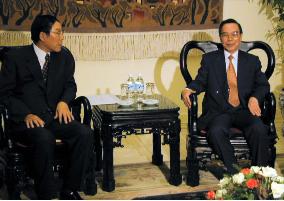 Vietnamese prime minister accepts Japanese economic mission.